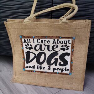 A new jute tote that's a perfect gift for all you dog lovers